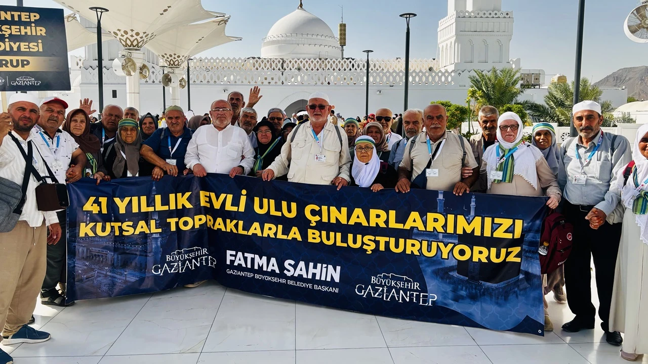 UMRE'ye giden 300 kişi Medine ziyaretini tamamladı