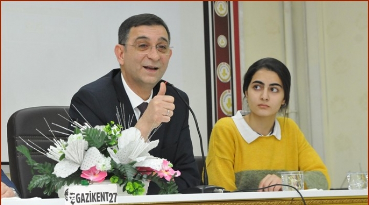 &Uuml;nverdi, &ouml;ğrencilere tecr&uuml;belerini anlattı