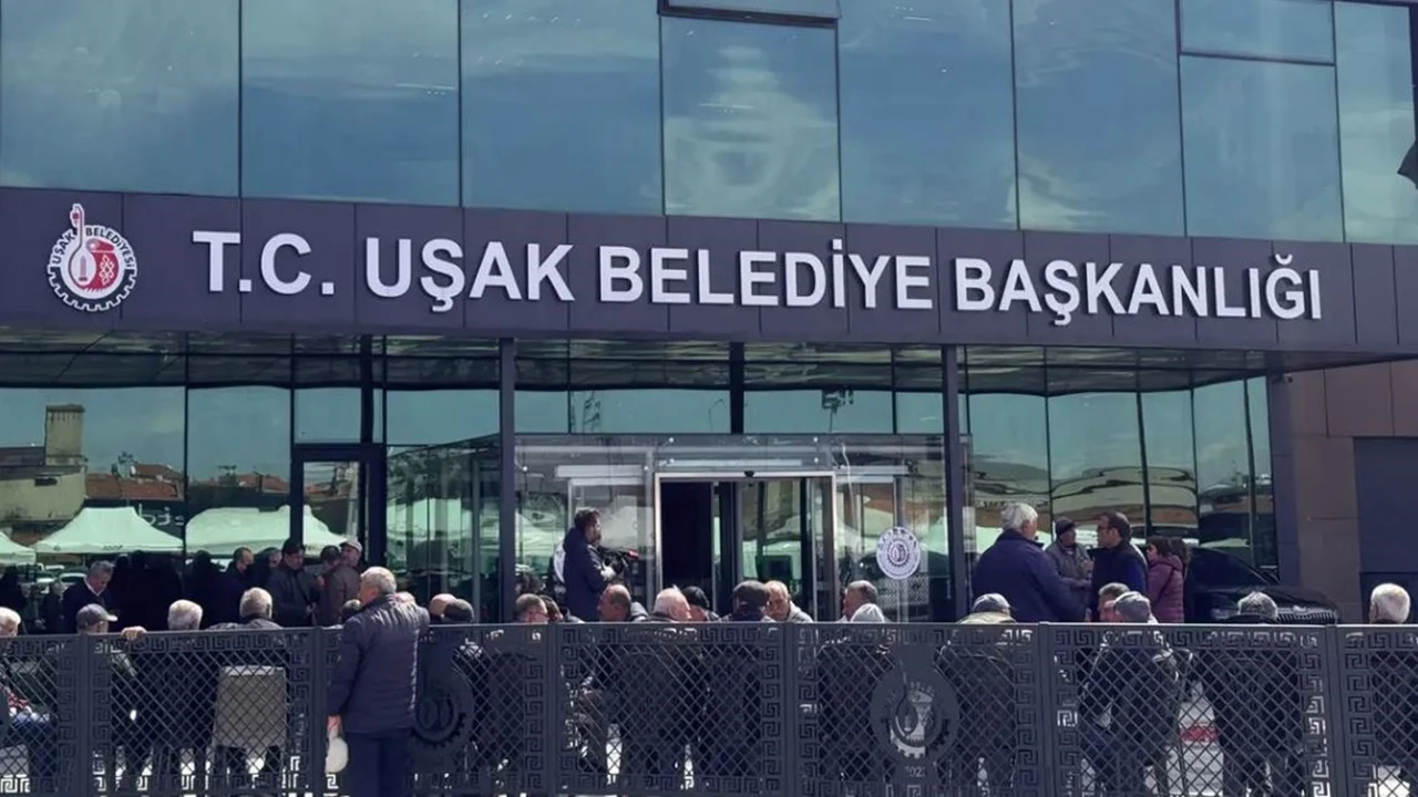Uşak Belediyesi'ne ikinci dalga operasyon: 25 g&ouml;zaltı