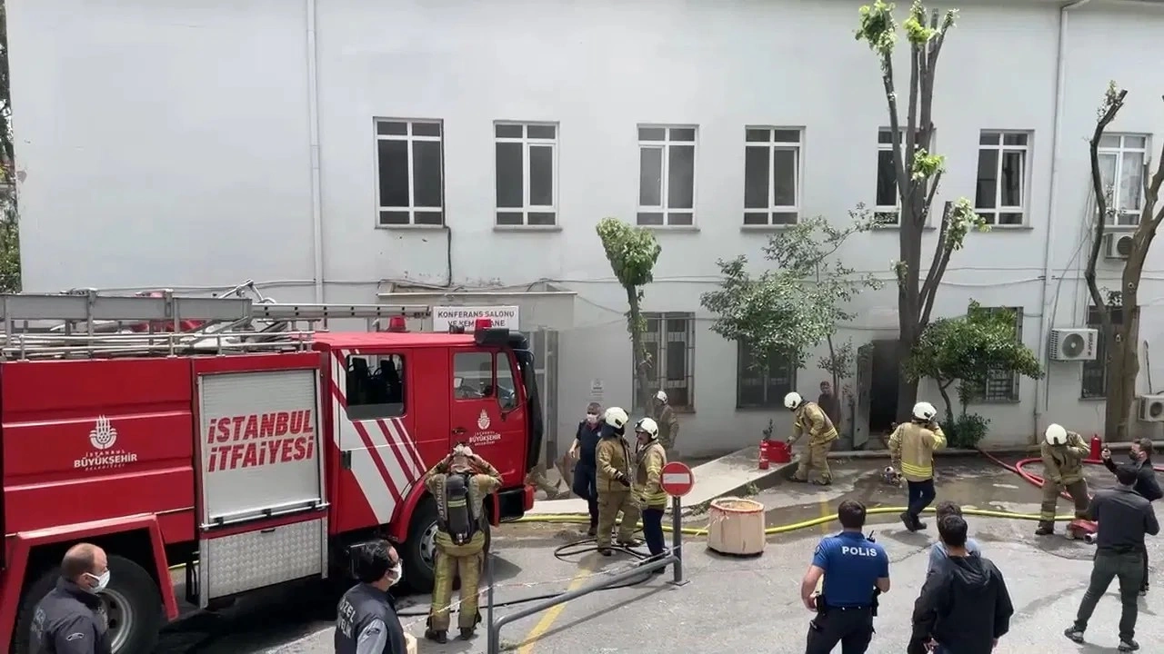 Üsküdar Devlet Hastanesi'nin ecza deposunda yangın