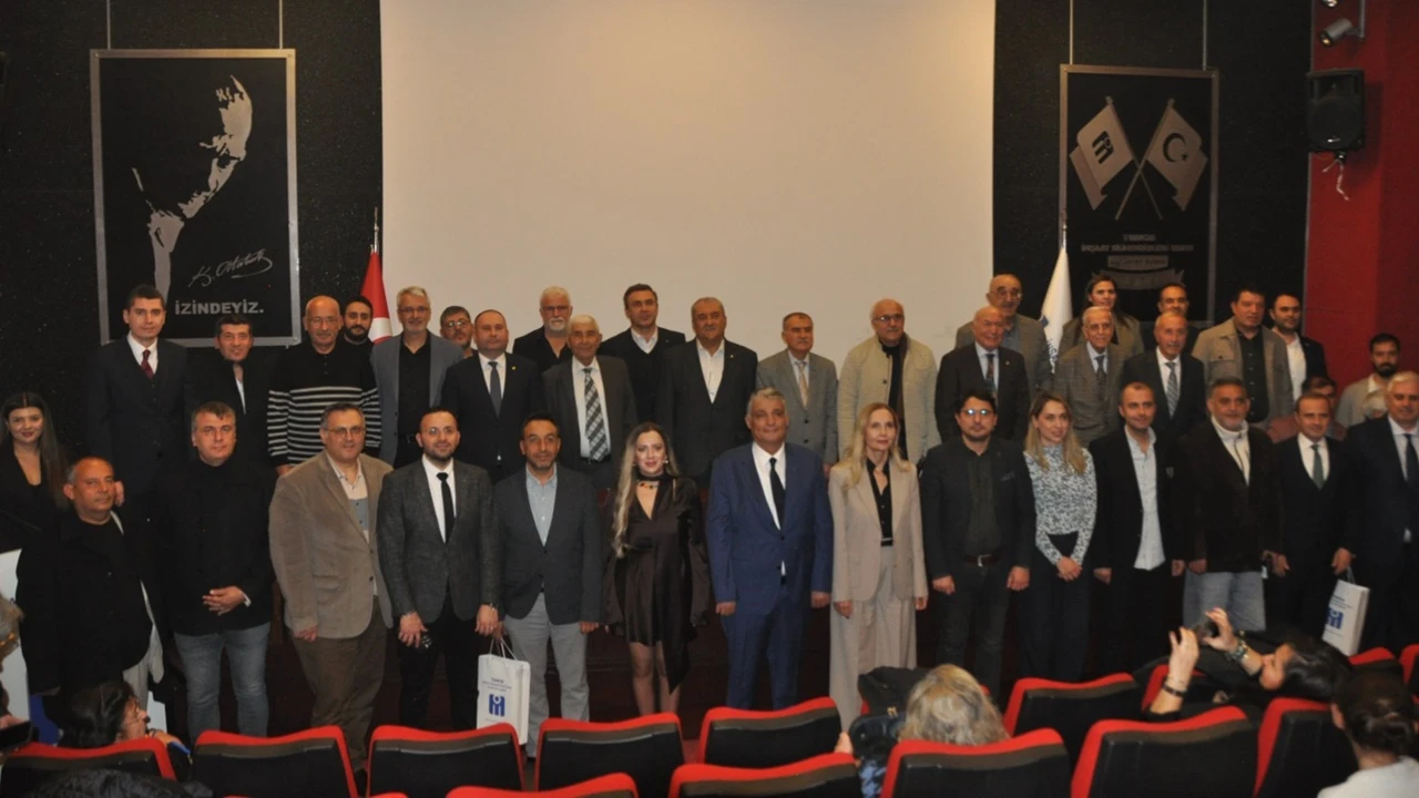 Uygarlığın öncülerine teşekkür plaketi!