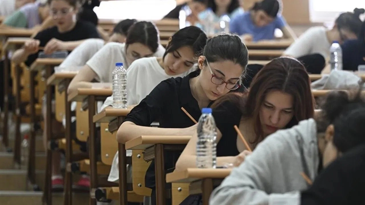 Uzmanlardan YKS öncesi veli ve öğrencilere 'kaygı' ve 'beslenme' uyarıları