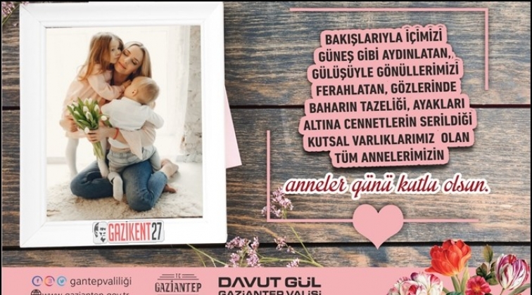 Vali G&uuml;l, Anneler G&uuml;n&uuml;'n&uuml; kutladı