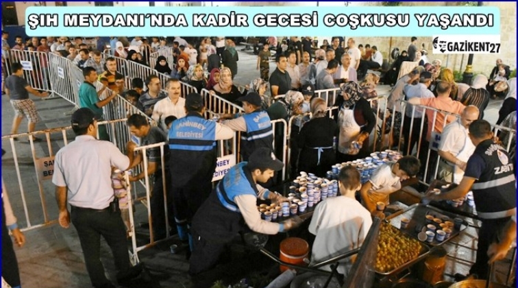 Vatandaşlara lokma tatlı ve dondurma ikramı