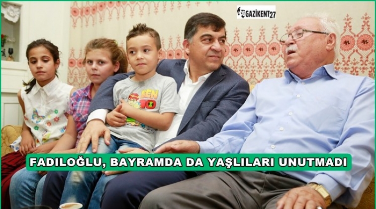 Yaşlıların elini &ouml;perek bayramlaştı