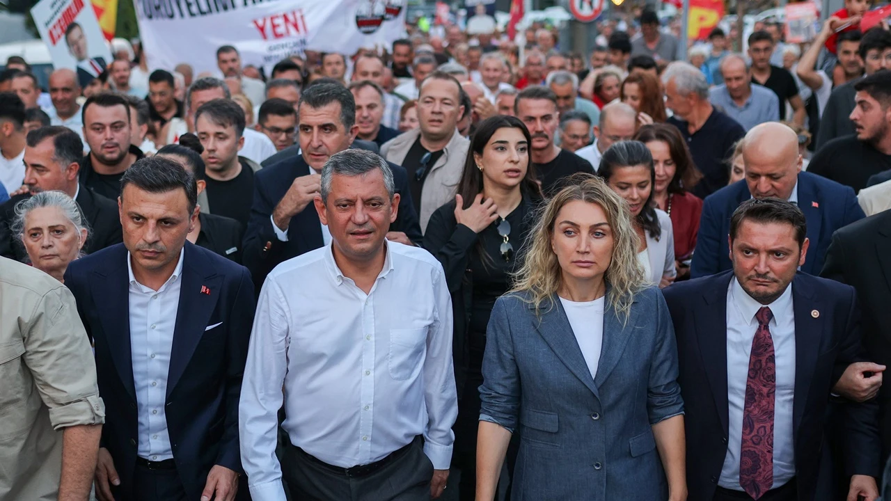 YENİ Parti'nin &uuml;ye sayısı yarım milyonu ge&ccedil;ti!