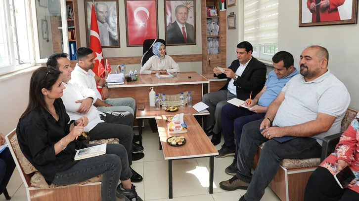 Yılmaz'dan, Çamlıtepe ve Gaziler mahallelerine ziyaret