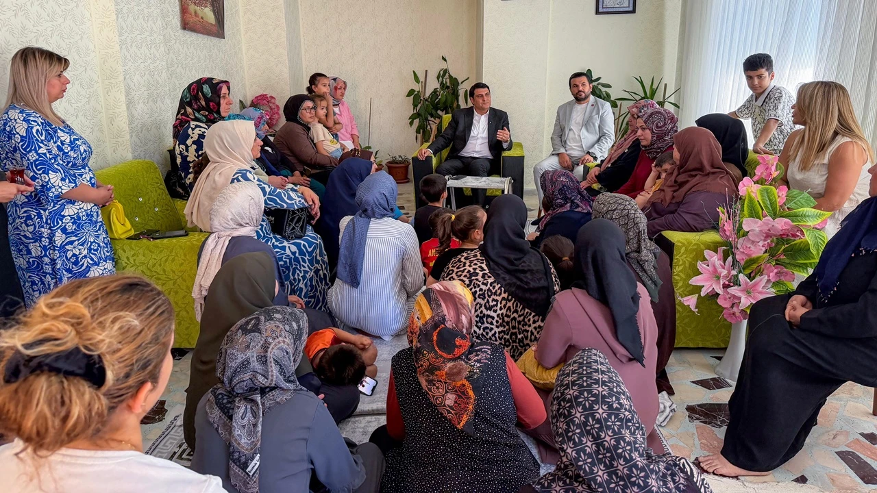 Yılmaz, Gazikent Mahallesi&rsquo;nde kadınlarla buluştu
