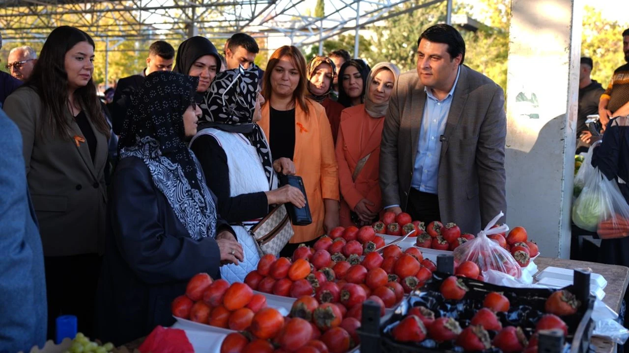 Yılmaz, G&uuml;venevler Semt Pazarı&rsquo;nı ziyaret etti