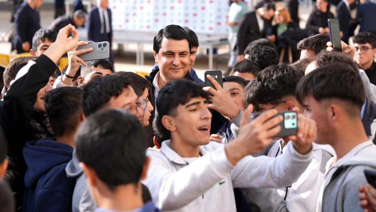 Yılmaz, lise öğrencileri ile bir araya geldi