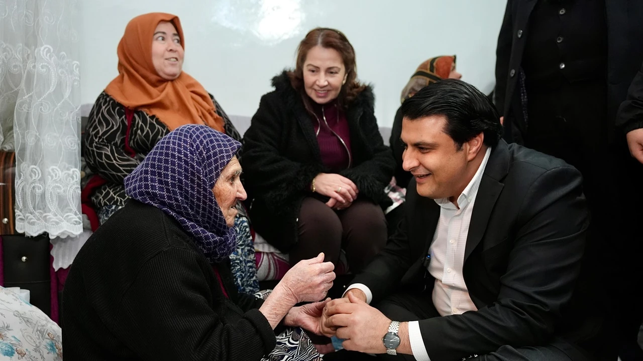 Yılmaz, mahalle ziyaretlerini s&uuml;rd&uuml;r&uuml;yor