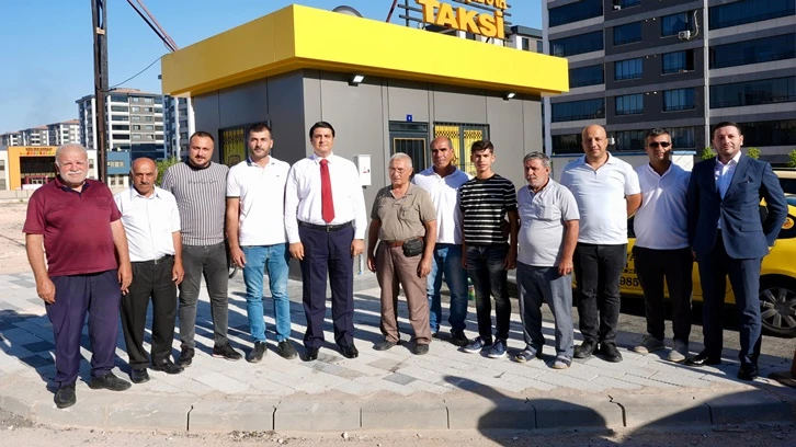 Yılmaz, taksi duraklarını ziyaret etti