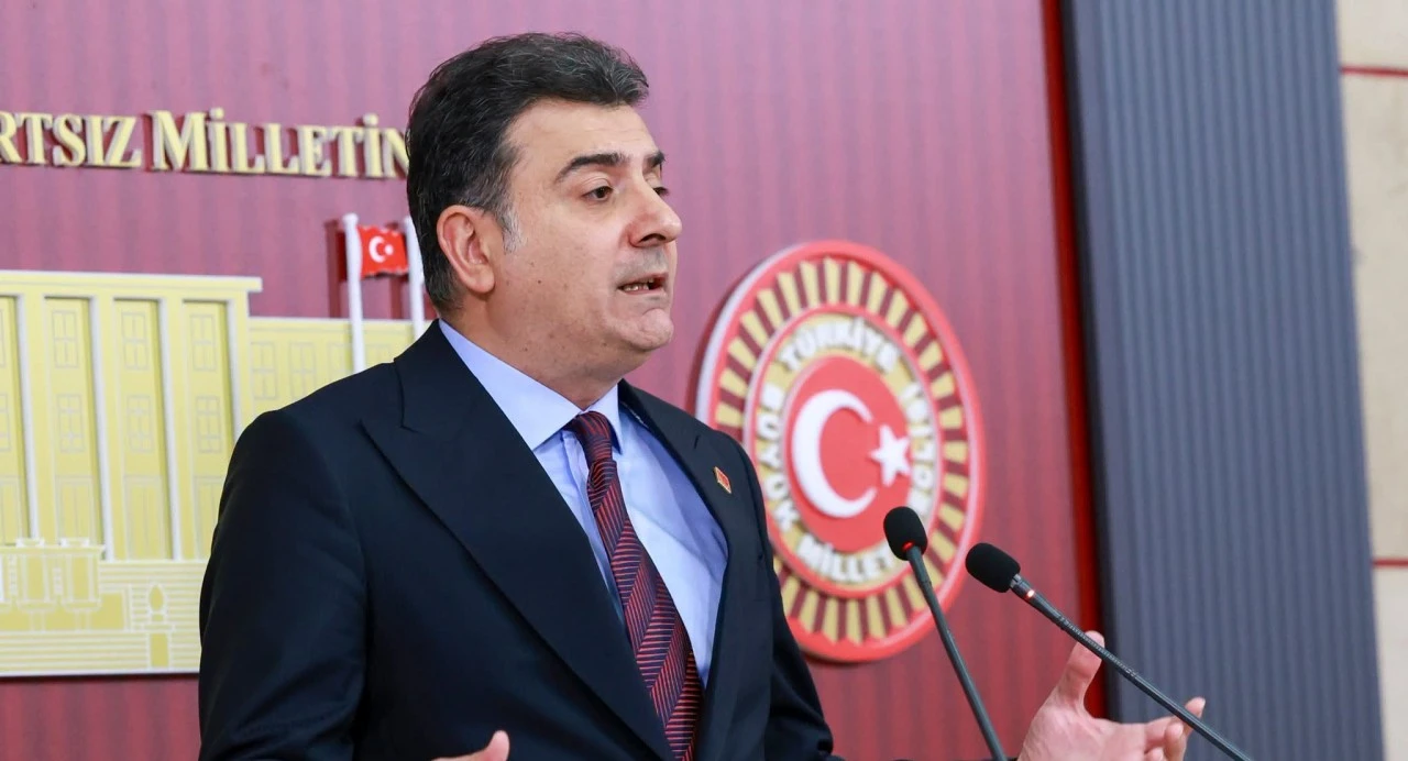 Zeynel Emre'den M&uuml;slim Sarı'ya: Yargılanacaklarını nereden biliyorsunuz?