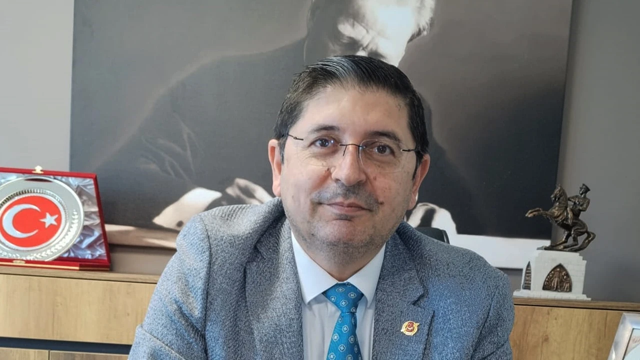 Zor: Atatürk'ü anmak için okulların açık olması gerekmiyor