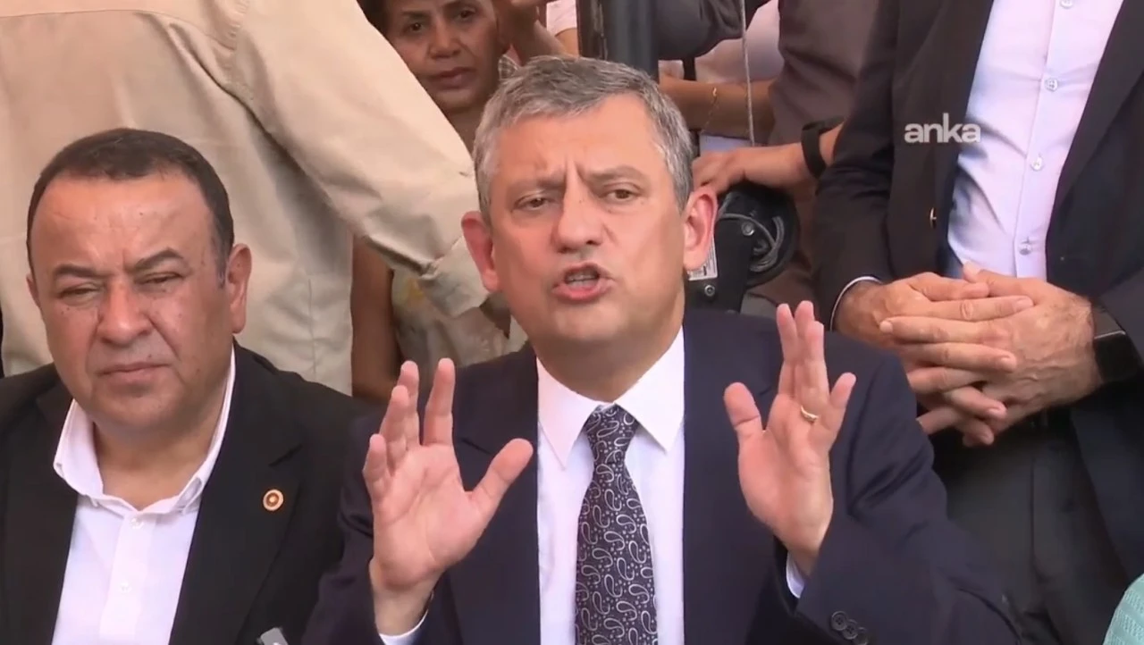 CHP lideri Özgür Özel'e, Ulus Hali'nde sevgi seli...