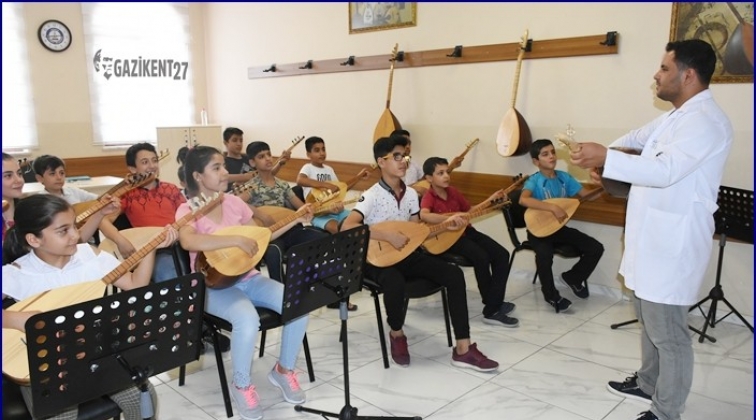 Bağlama ve gitar kursu yoğun ilgi g&ouml;r&uuml;yor