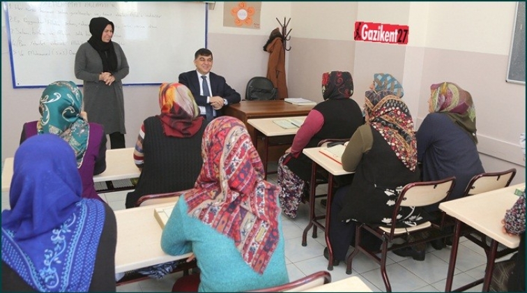 Yetim &ccedil;ocukların sorunlarını dinledi