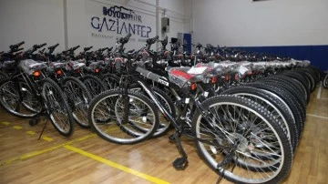 100 bin bisiklet dağıtımı devam ediyor