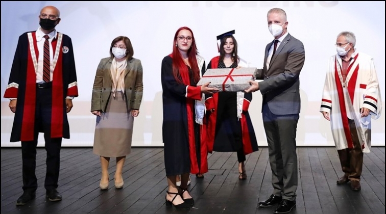 467 &ouml;ğrenci, mezuniyet heyecanı yaşadı...