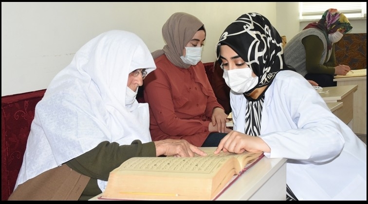 84 yaşında Kur&rsquo;an-ı Kerim &ouml;ğrendi