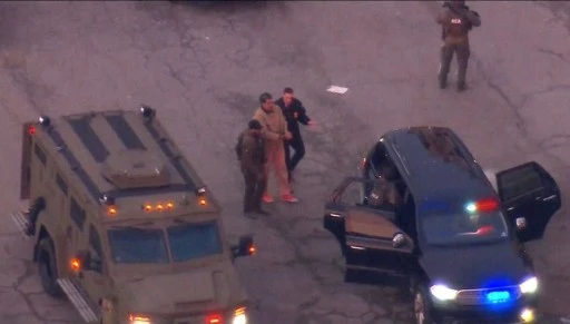 ABD'nin ka&ccedil;ırdığı Maduro zırhlı ara&ccedil;larla mahkemeye sevk edildi