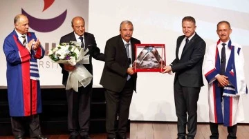 Abdulkadir Konukoğlu g&ouml;revini devretti