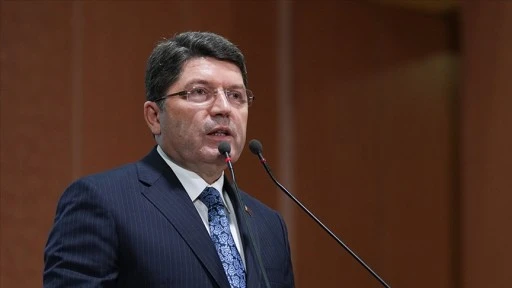 Adalet Bakanı Tunç Özgür Özel'i hedef aldı: ' Sayın Özel bir eczacı, bu ayrımı yapamaz'