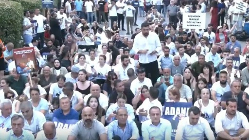 Adanalı yurttaşlardan Zeydan Karalar’a destek için oturma eylemi
