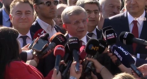 Ahmet Davutoğlu, &ldquo;Cumhurbaşkanına hakaret&rdquo; soruşturmasında ifade verdi 