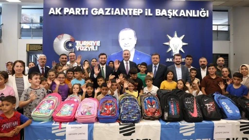 Ak Parti’den ihtiyaç sahibi çocuklara kırtasiye desteği