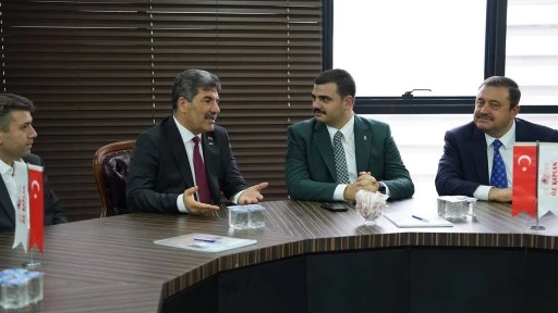 Ak Parti Genel Sekreteri Ey&uuml;p Kadir İnan Gaziantepli sanayicilerin sorunlarını dinledi