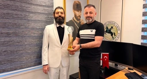 Akif Manaf &ldquo;Sanat ve Barış &Ouml;d&uuml;l&uuml;&rdquo; ile onurlandırıldı