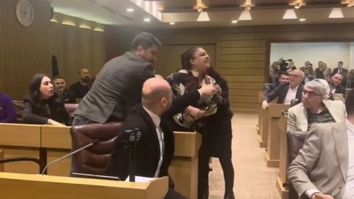 AKP'li Başkan, CHP’li kadın meclis üyesine &quot;şerefsiz&quot; dedi!