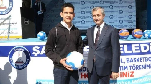 Gaziantep'te AKP'li belediyenin aldığı 111 milyon TL'lik toplar Hindistan’dan alınmış!