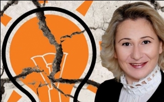 AKP'de bir meclis &uuml;yesi daha istifa etti...