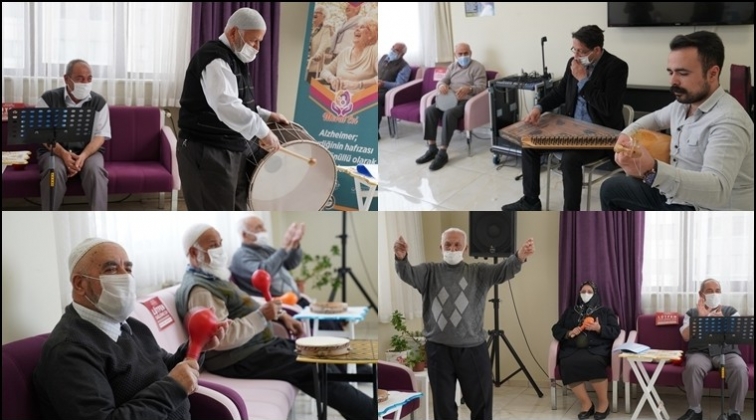 Alzaymır hastalarına m&uuml;zikli terapi...