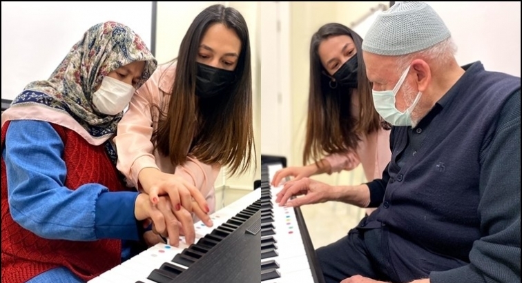 Alzaymır hastalarına piyano eğitimi...