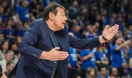 Anadolu Efes tribünleri ve Ataman arasında gerginlik