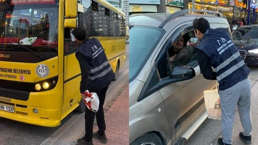 Anahtar Parti Gaziantep'ten trafikteki vatandaşlara iftar ikramı