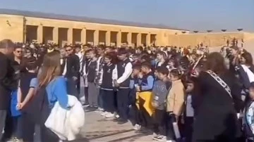 Anıtkabir'de Andımız'ı okuyan çocuklara müdahale ettiler!