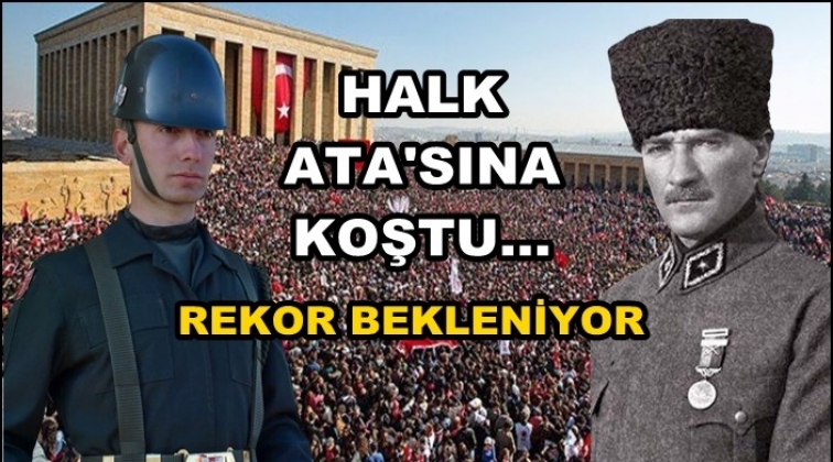 Anıtkabir'e ziyaret&ccedil;i akını