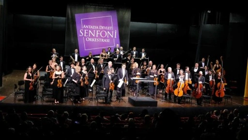 Antalya Devlet Senfoni Orkestrası klasik müziğin başyapıtlarıyla sezon finali yaptı