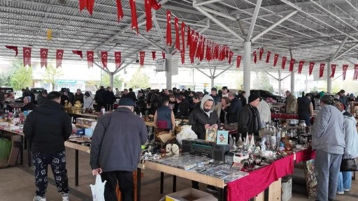  Antika Pazarı yoğun ilgi g&ouml;rd&uuml;