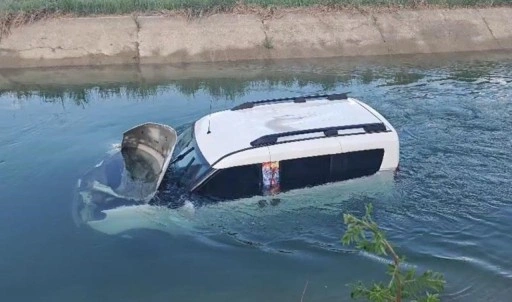 Aracıyla sulama kanalına uçtu, yardımları reddetti!