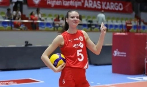 Aras Kargo'da üç imza!