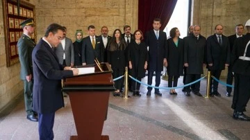 Babacan, Anıtkabir &Ouml;zel Defteri&rsquo;ni imzaladı