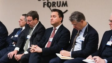 Babacan, Davos'ta krizlerden &ccedil;ıkış yollarını anlattı