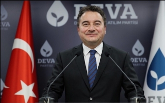 Babacan: Gidecek olan hekimler değil, kendisi...