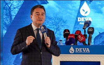 Babacan: Şimdi de &uuml;&ccedil; haneli faiz &ouml;d&uuml;yorlar!