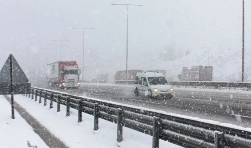 Baharı beklerken kış geldi: İstanbul’da kar yağışı başladı!